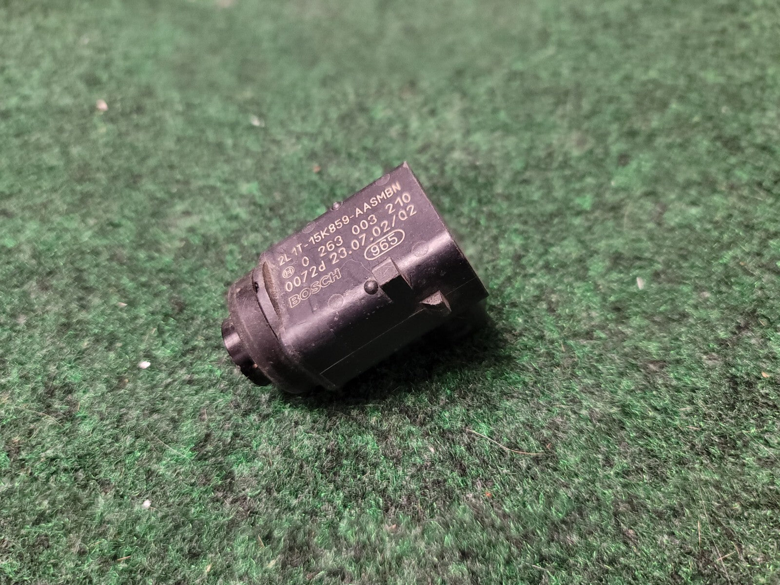 03-06 Lincoln Navigator Bumper Parking Assist Sensor OEM 2L1T-15K859-AA 9L2