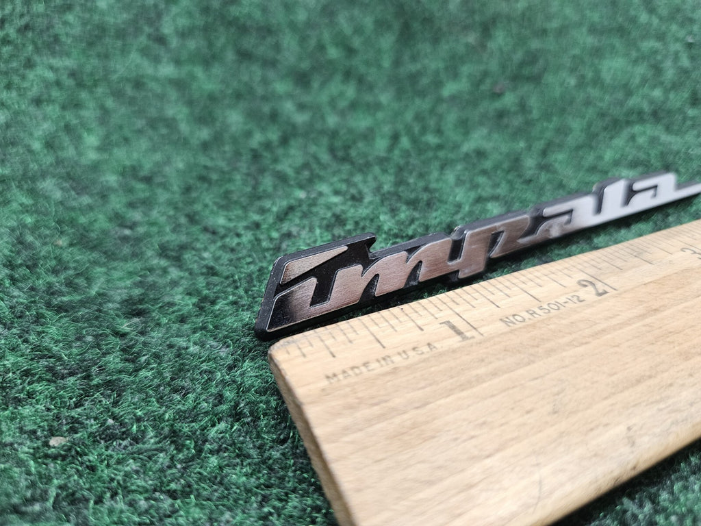 2000-2005 Chevrolet Impala Panel Emblem NAME PLATE BADGE 10290600 OEM GL1