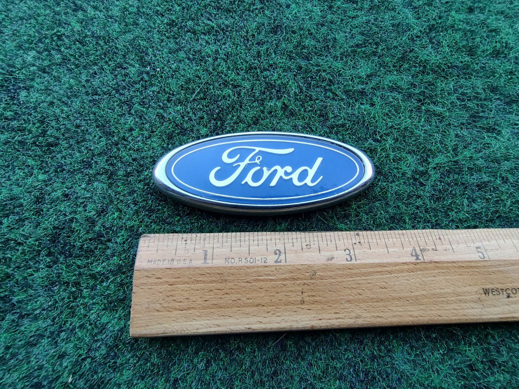 1995-1997 FORD CROWN VICTORIA LOGO Rear EMBLEM SYMBOL SIGN 2L3