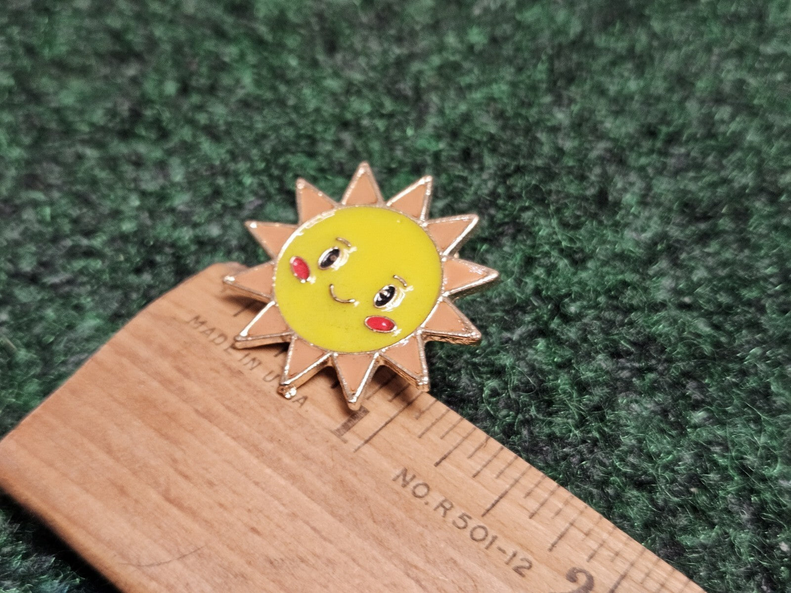 Weather Sun Happy Smile SUNSHINE Collectable Badge Lapel Hat Enamel Pin