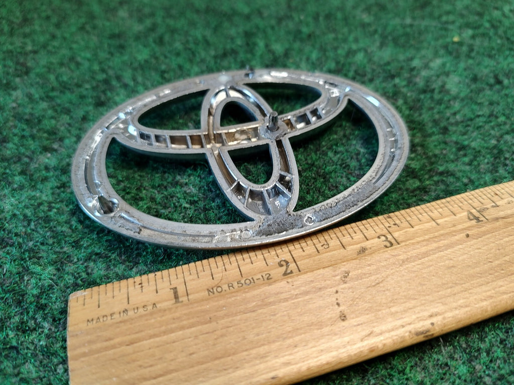 2002-2006 Toyota Camry XLE V6 Emblem Logo Symbol Badge Rear Tailgate Chrome 3S9