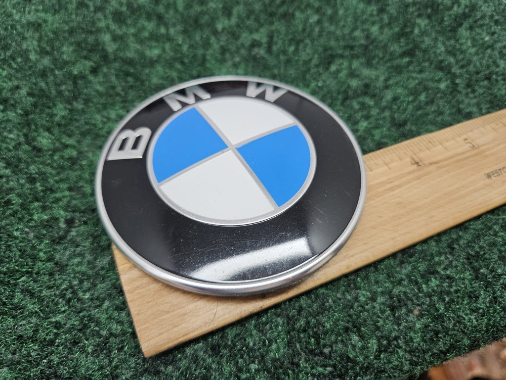 Front BMW Genuine Emblem Badge 8 132 375 05 DE 2004-2009 BMW 5 Series GL1