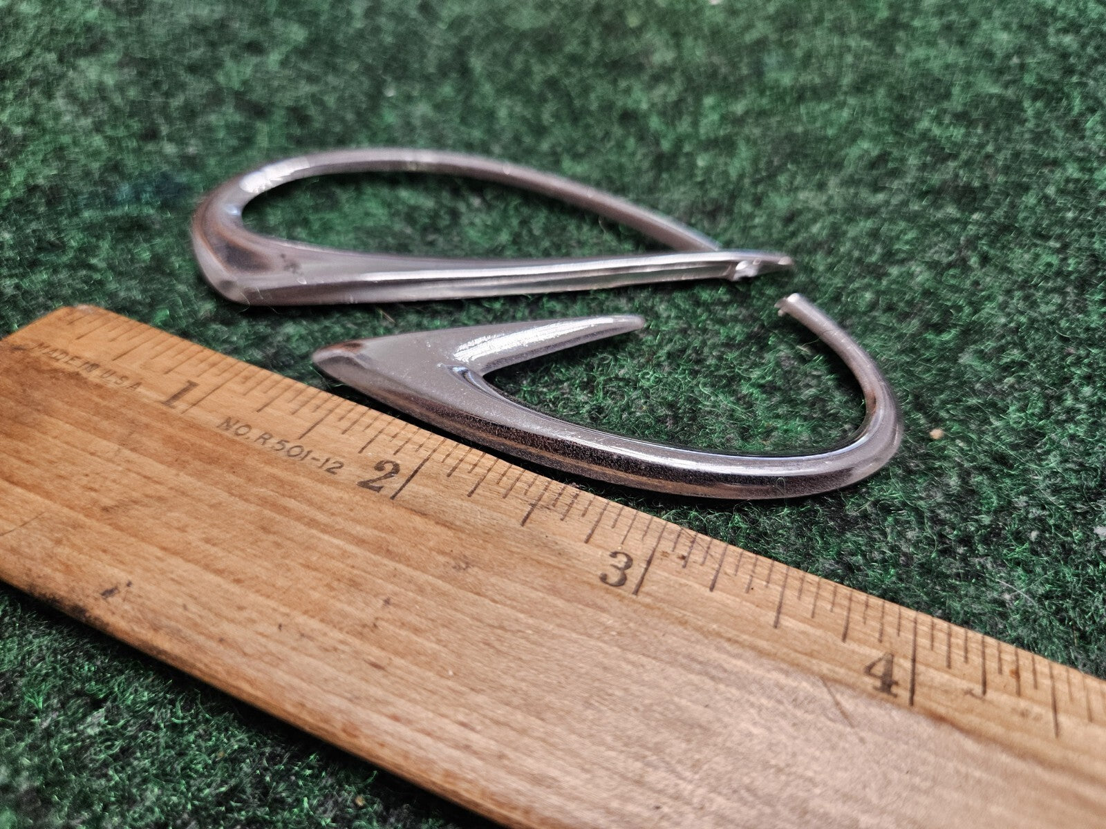 Vintage OLDSMOBILE Chrome EMBLEM SYMBOL BADGE OEM Nameplate Logo 4" Cracked CL4