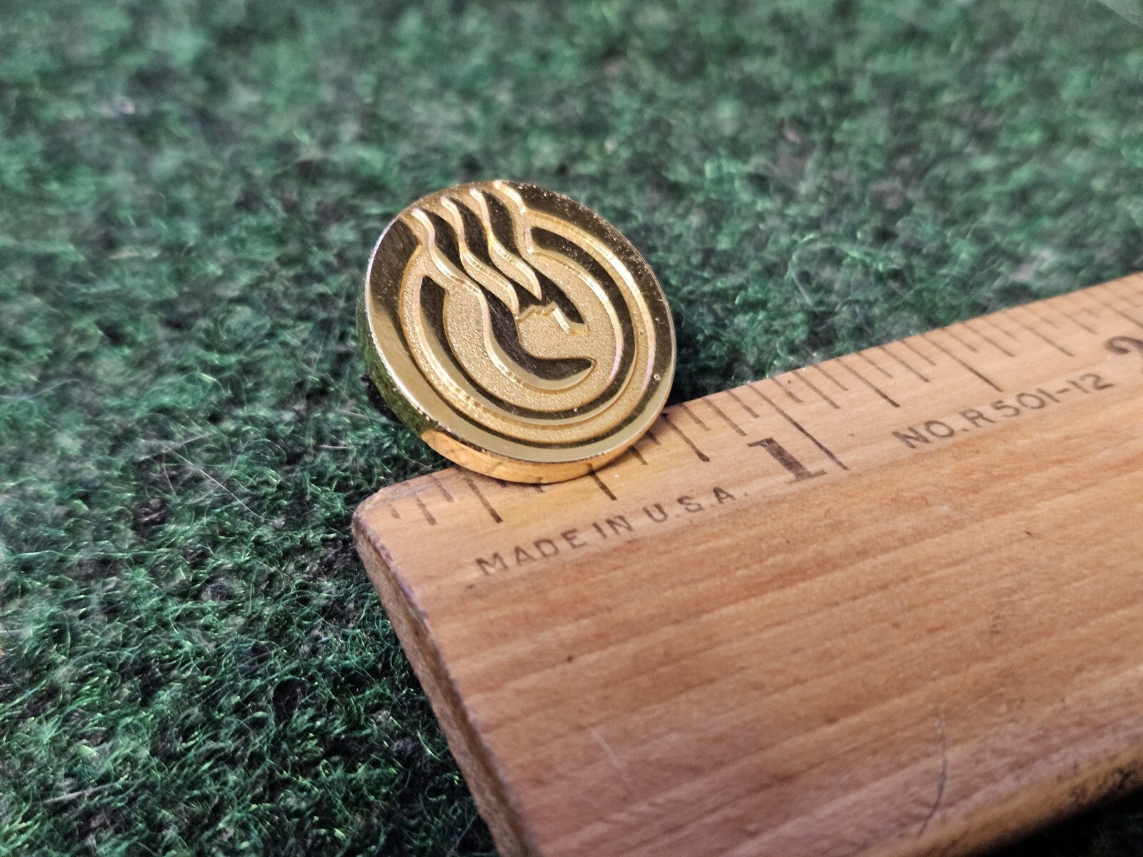 VTG Gold Toned  Lapel Hat Pinback Princess Cruise Captain's Curcle Pin