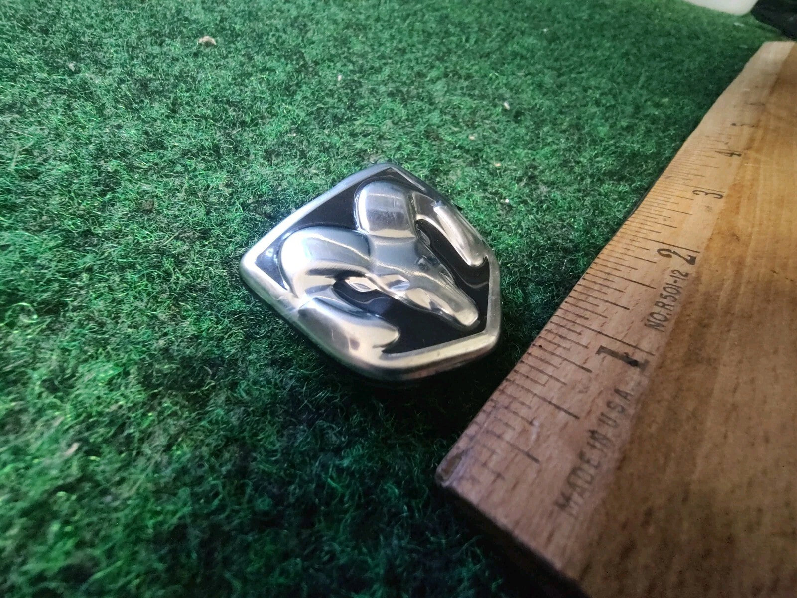 DODGE STEERING WHEEL EMBLEM RAM 1500 2500 CHARGER NITRO DURANGO CARAVAN 4S3