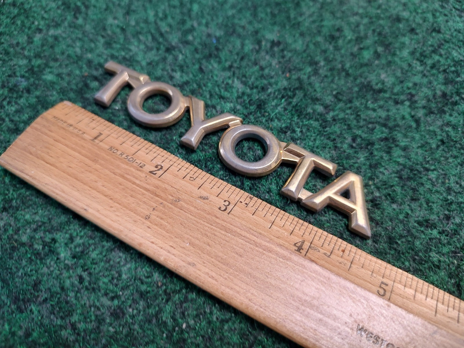 Toyota 1997-2001 Camry Gold Rear Trunk Emblem Badge Logo Name 75447-AA010 3L2