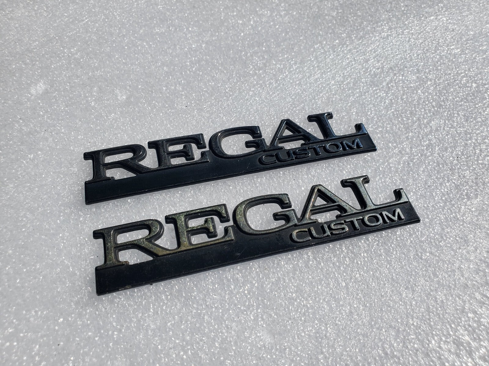 (2) 90-94 Buick Regal Custom Quarter Panel Name Plate Emblem Badge Symbol VNTG
