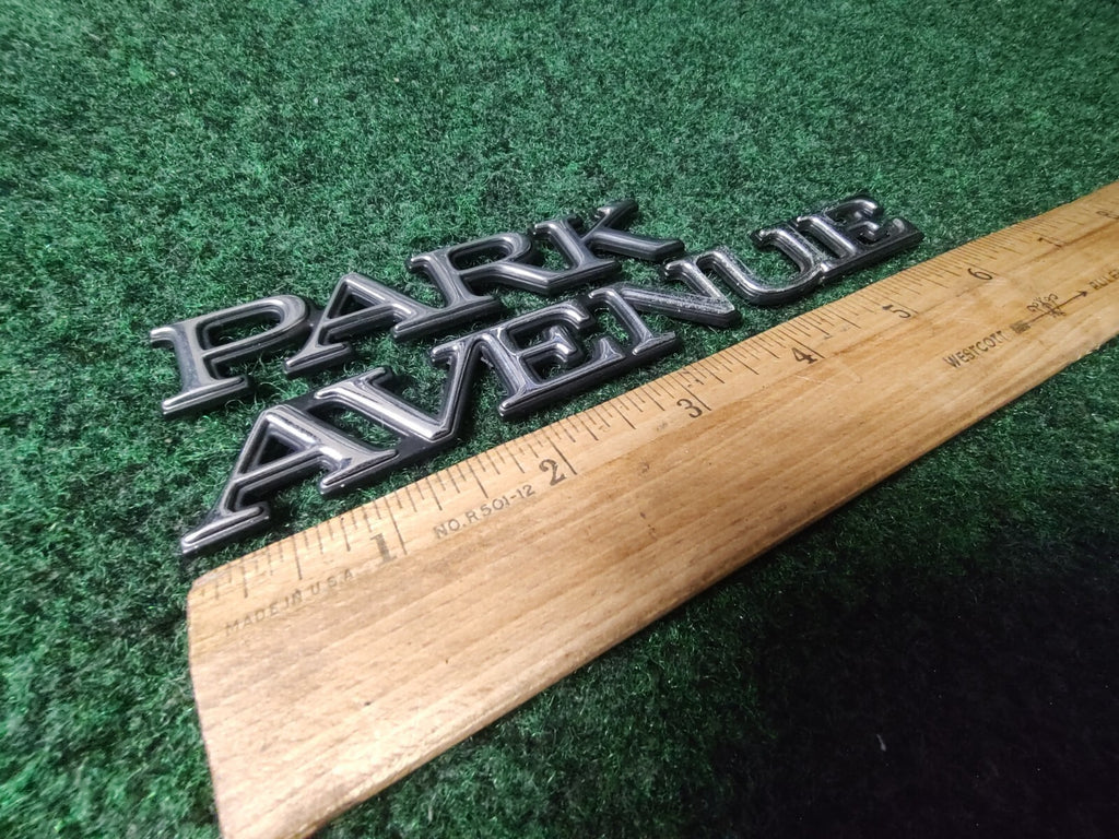 BUICK PARK AVENUE SIDE EMBLEM LOGO BADGE SYMBOL NAME PLATE BADGE USED 1S2