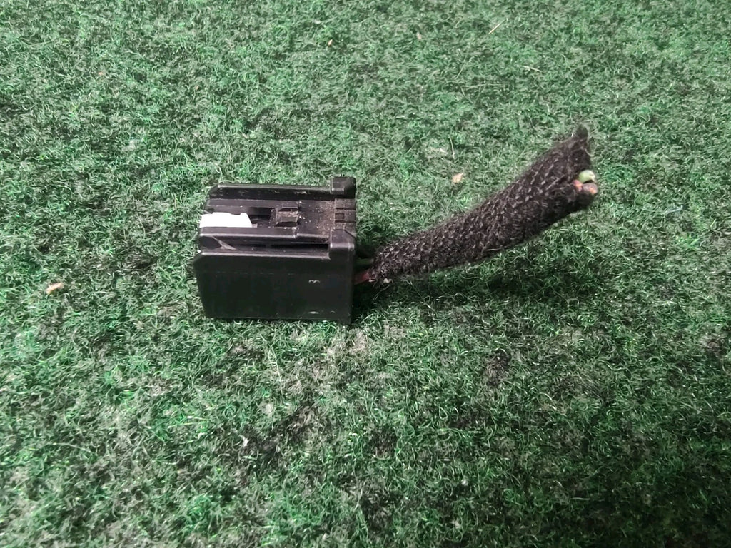 2014-2016 Chevrolet Malibu Radio Panel 23430066 Pigtail Wire Connector OEM 7S3