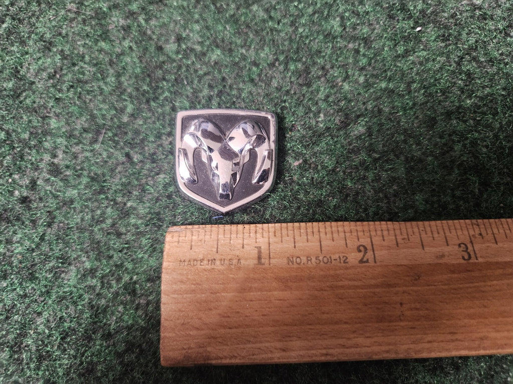 DODGE STEERING WHEEL EMBLEM RAM 1500 2500 CHARGER DURANGO CARAVAN OEM 3M5