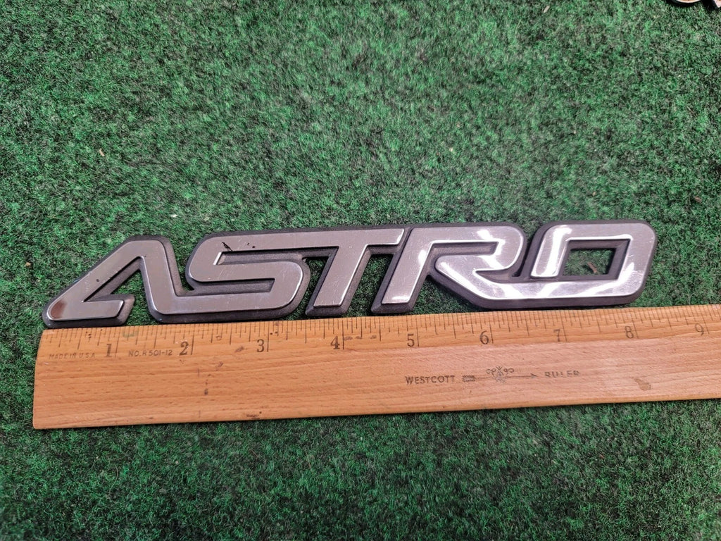1996-2005 CHEVROLET Astro Van Rear Emblem Badge Logo Nameplate 15724741 OEM 1M7
