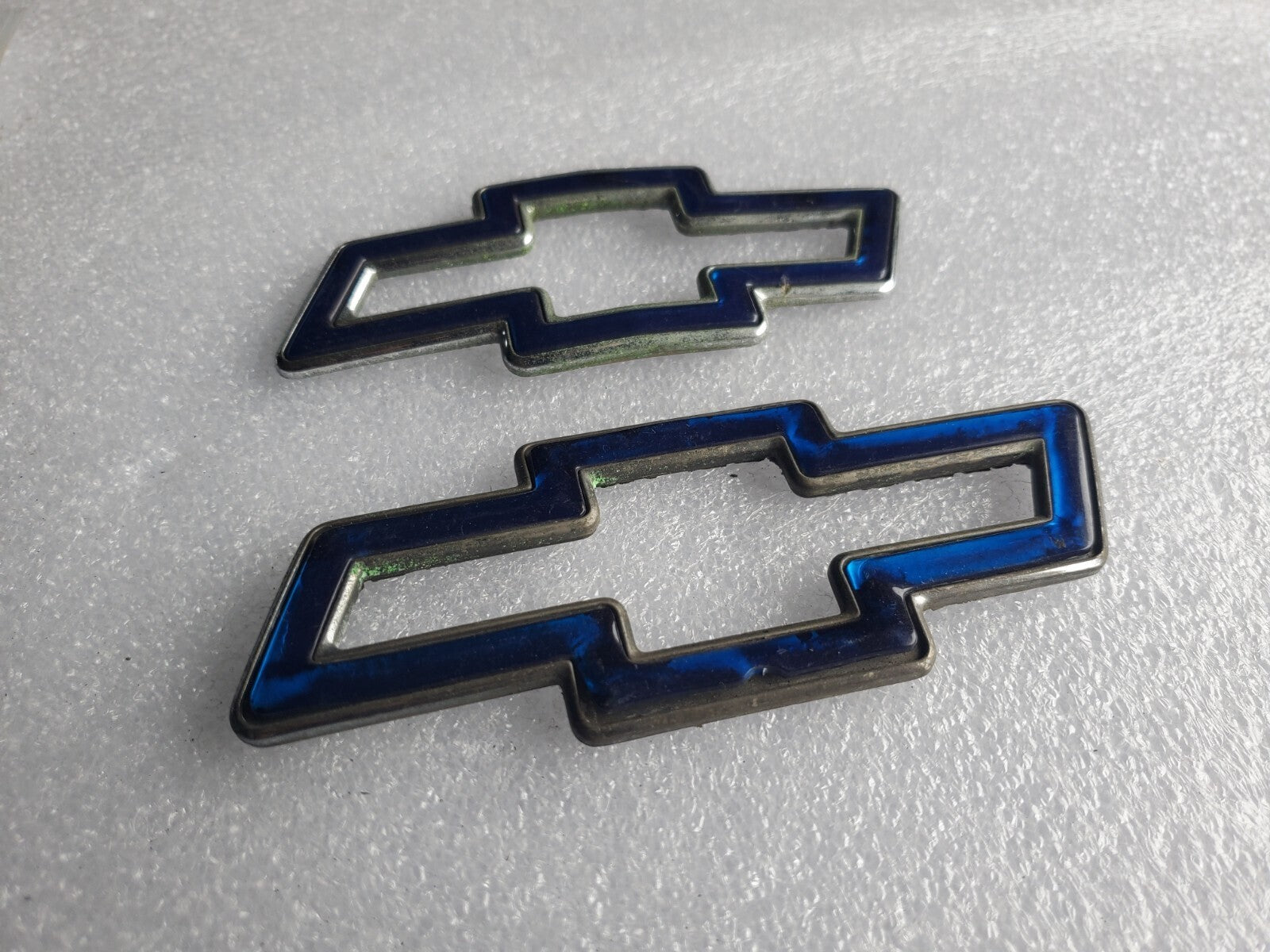 (2) 1995-1999 Chevrolet Cavalier Blue Bowtie Emblem 22591872 OEM VNTG
