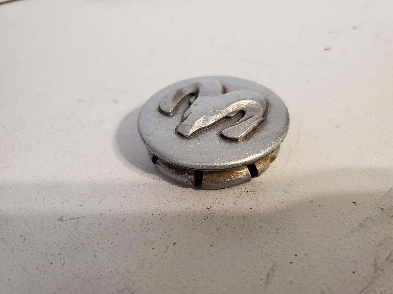 Dodge CHALLENGER CHARGER MAGNUM OEM Center Hub Cap 04895900AA 0XG80TRMAA 5L3