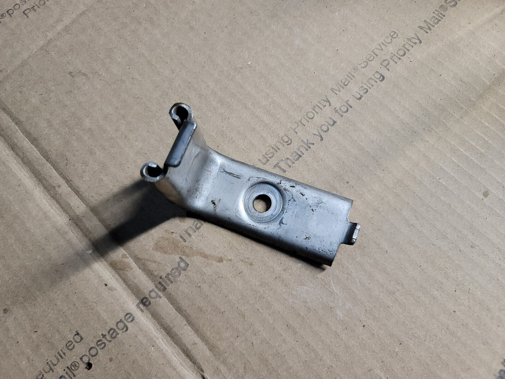 2005-2013 C6 Chevrolet Corvette Muffler Exhaust Hanger Bracket HL3 (1)