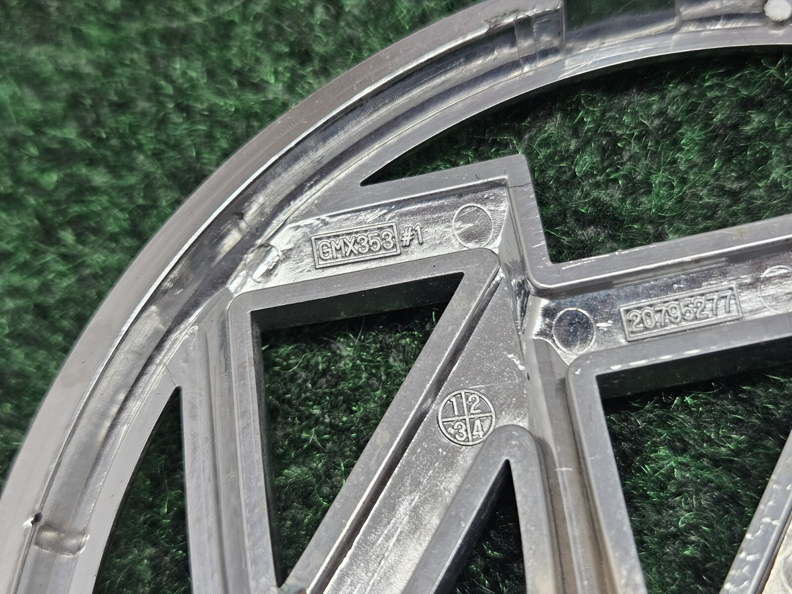 Buick OEM Allure Lacrosse Lucerne Chrome Rear Emblem Badge Logo  20795277 GL1