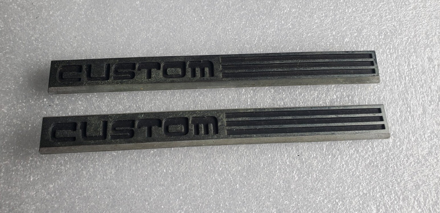 (2) 87-91 FORD CUSTOM FENDER EMBLEM LOGO TRUCK E7TB-16188-LA NAMEPLATE DECAL VNT