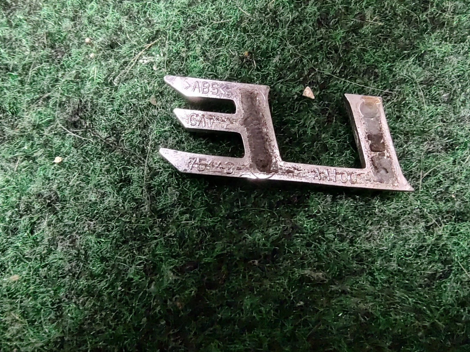 Genuine Toyota Camry "LE" Emblem USED 2002-2006  Rear 75443-AA100 3S5
