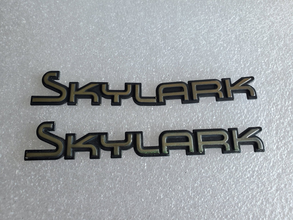(2) 1985-1991 Skylark Name Plate Emblem Fender  Badge Nameplate OEM VNTG