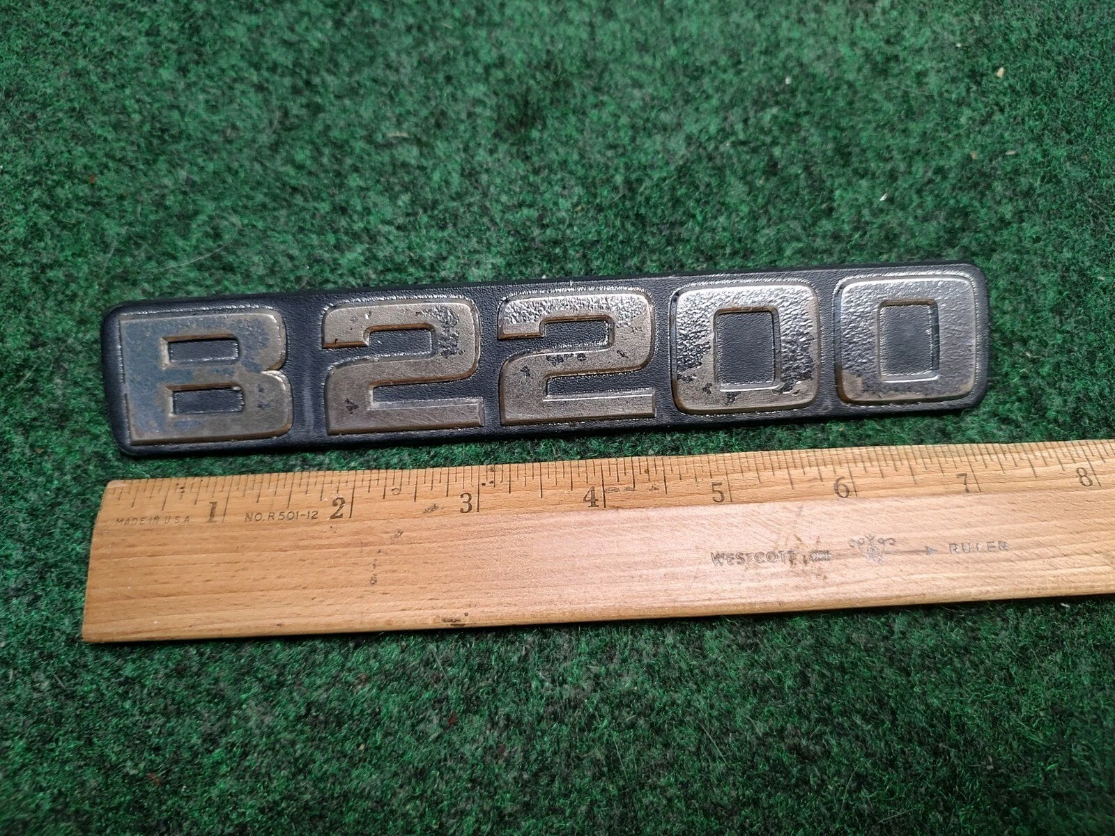 1986-1993 MAZDA B2200 SIDE FENDER EMBLEM BADGE SYMBOL LOGO NAMEPLATE 2S4