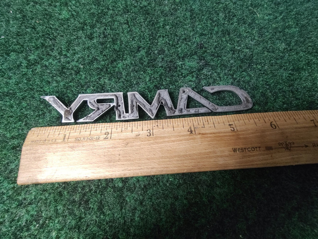 2002-2006 TOYOTA CAMRY CHROME REAR EMBLEM LOGO BADGE NAME PLATE OEM 8L3