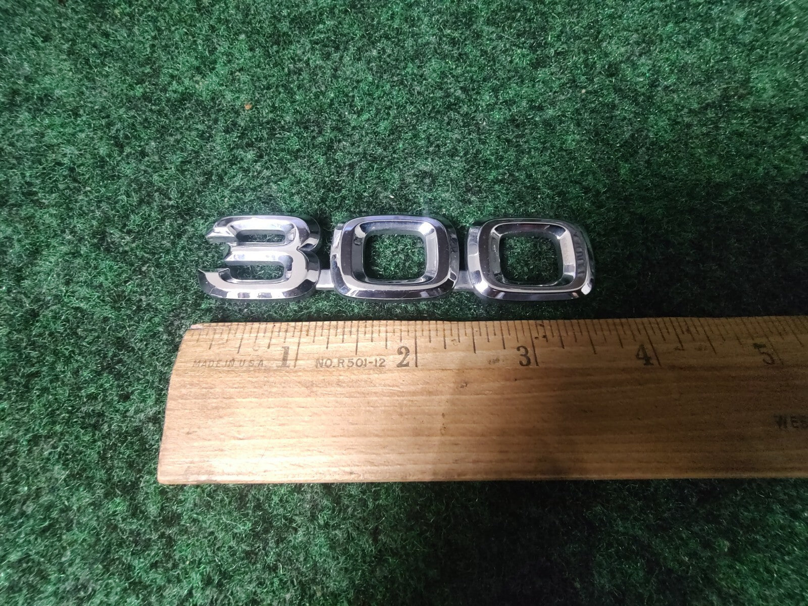 98 99 00 01 02 03 04 05 LEXUS 300 REAR EMBLEM BADGE LOGO 9L3