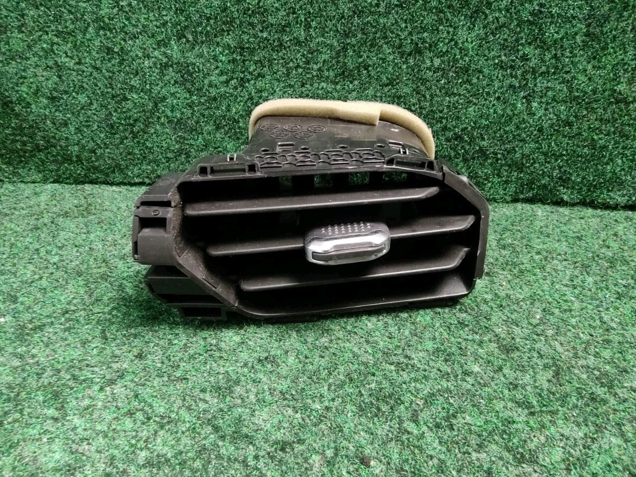2019-2021 SILVERADO SIERRA DRIVER SIDE CENTER AC AIR VENT OUTLET LH 23356901 JT8