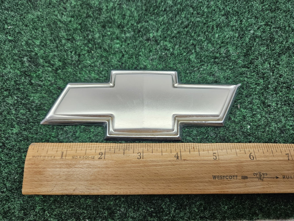 2005 2006 2007 2008 2009 2010 Chevrolet Cobalt Rear Trunk Deck Lid Emblem 05 7S9