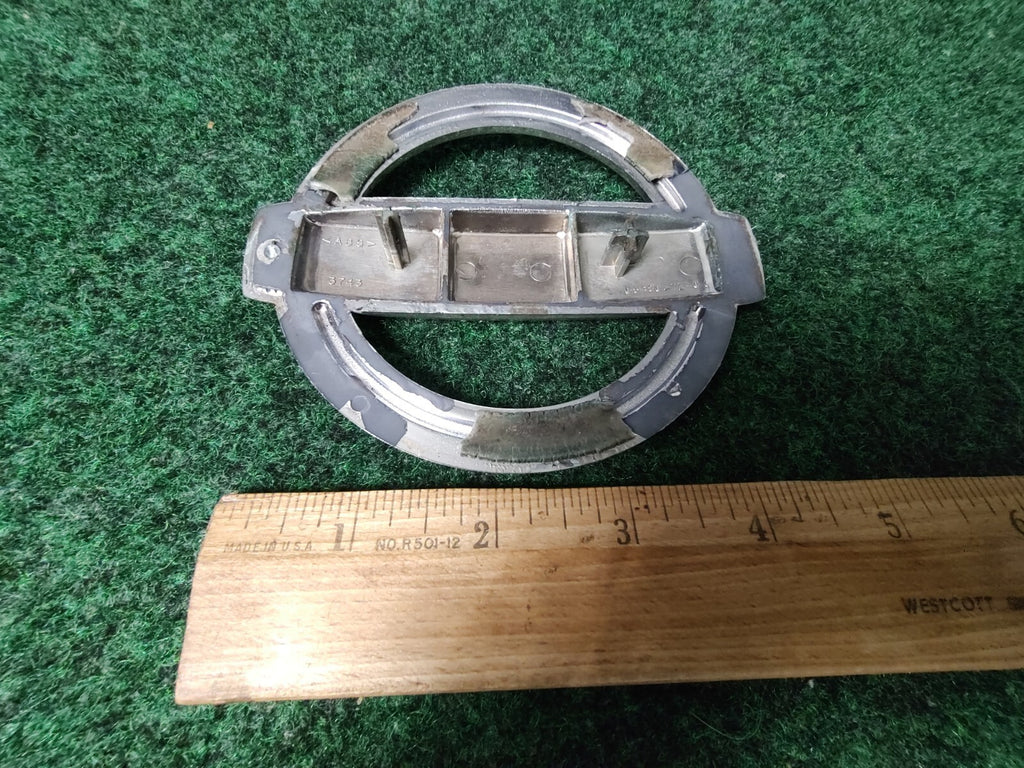 2002 2003 2004 NISSAN XTERRA FRONT CHROME EMBLEM LOGO BADGE SYMBOL OEM 5m3 5m6