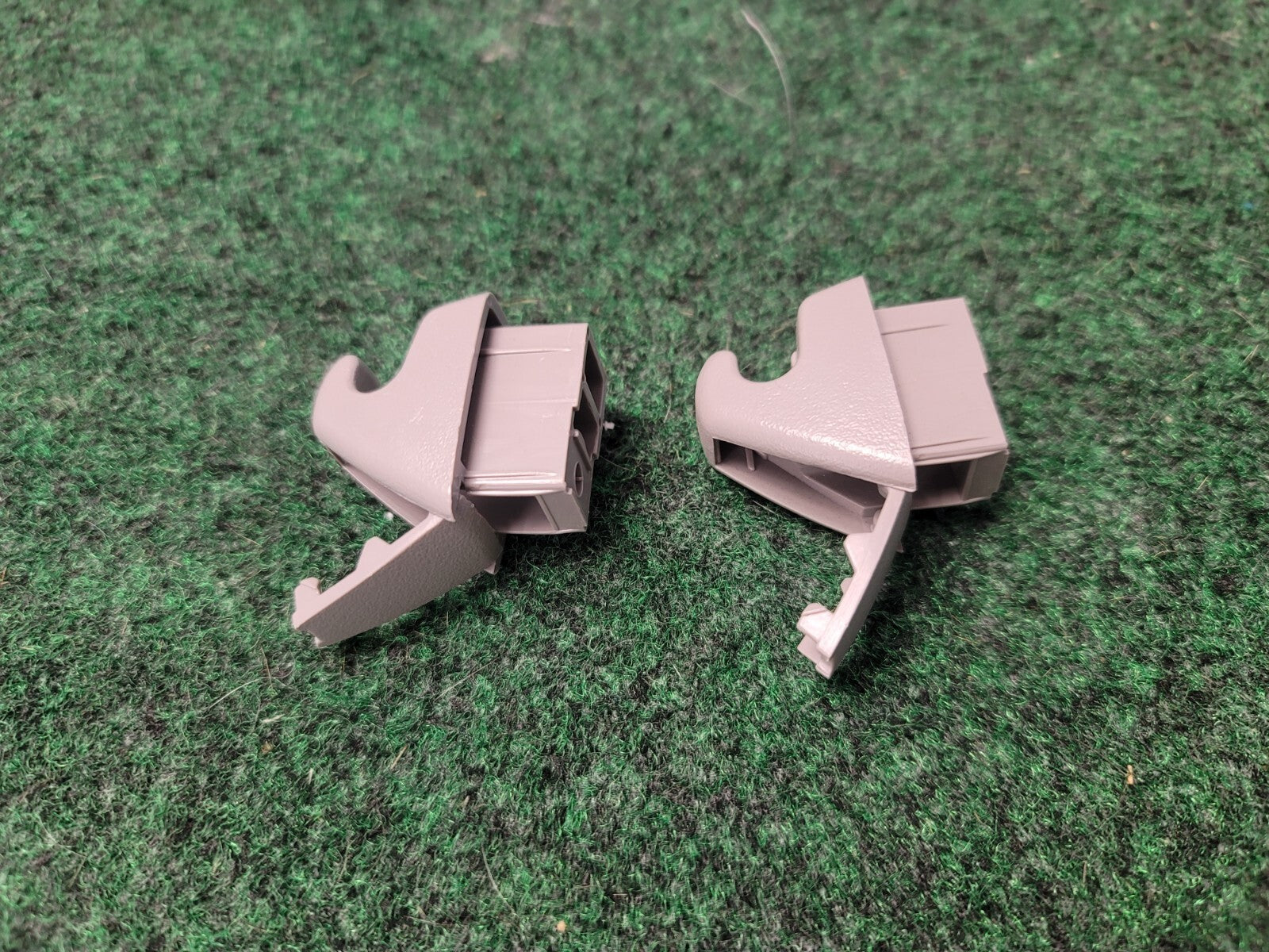 Sun Visor Support Retainer Clip Holder Bracket Hook Fit for GM Cadillac 15824912
