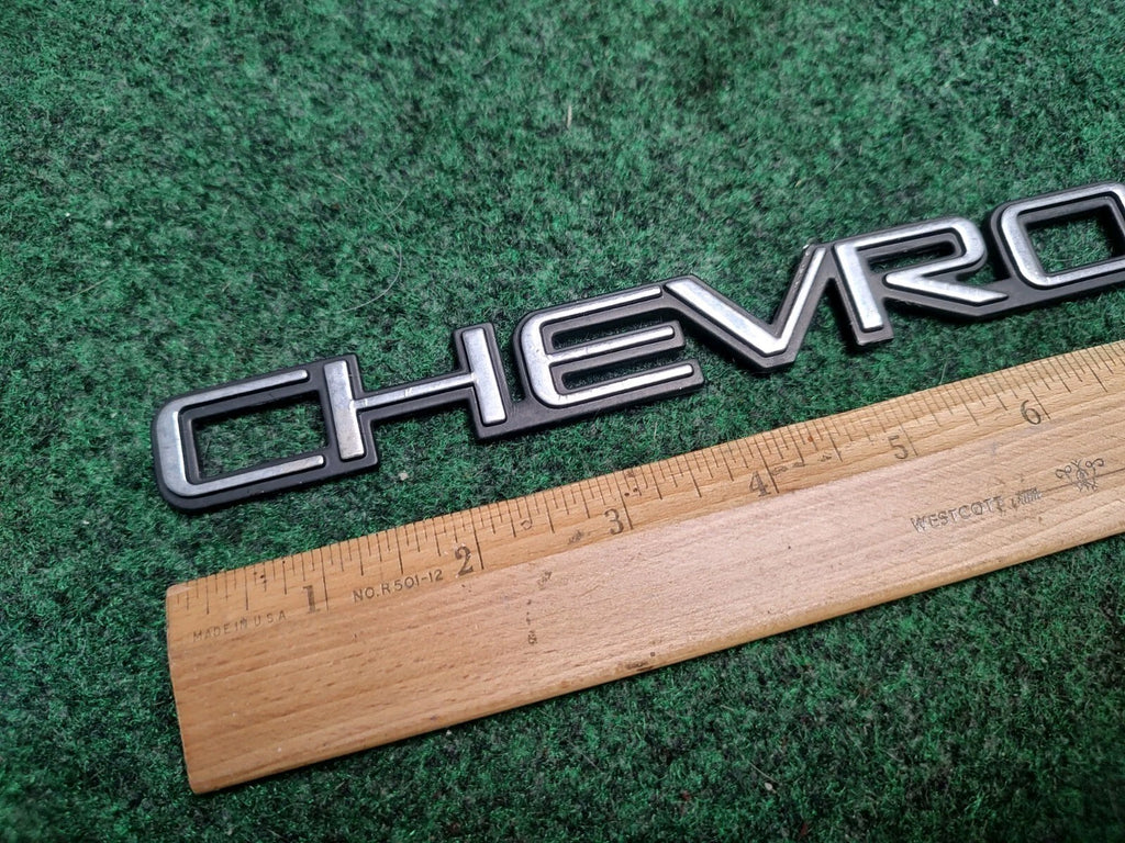 1992-2007 CHEVROLET SUV Truck Rear Emblem Nameplate OEM 10120219 15998983 2S4