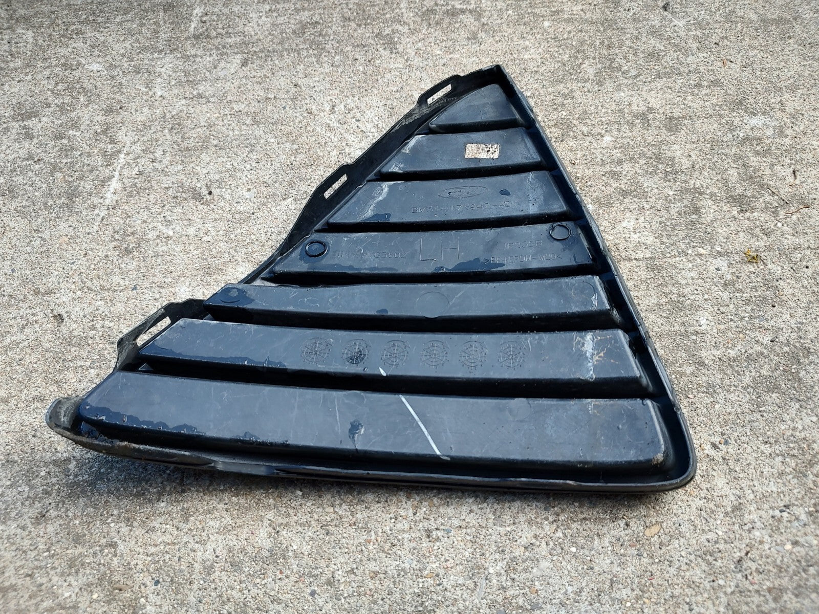 2013 2014 Ford Focus OEM Driver Left Bumper Grille Insert BM51-17K947-AE  JT1