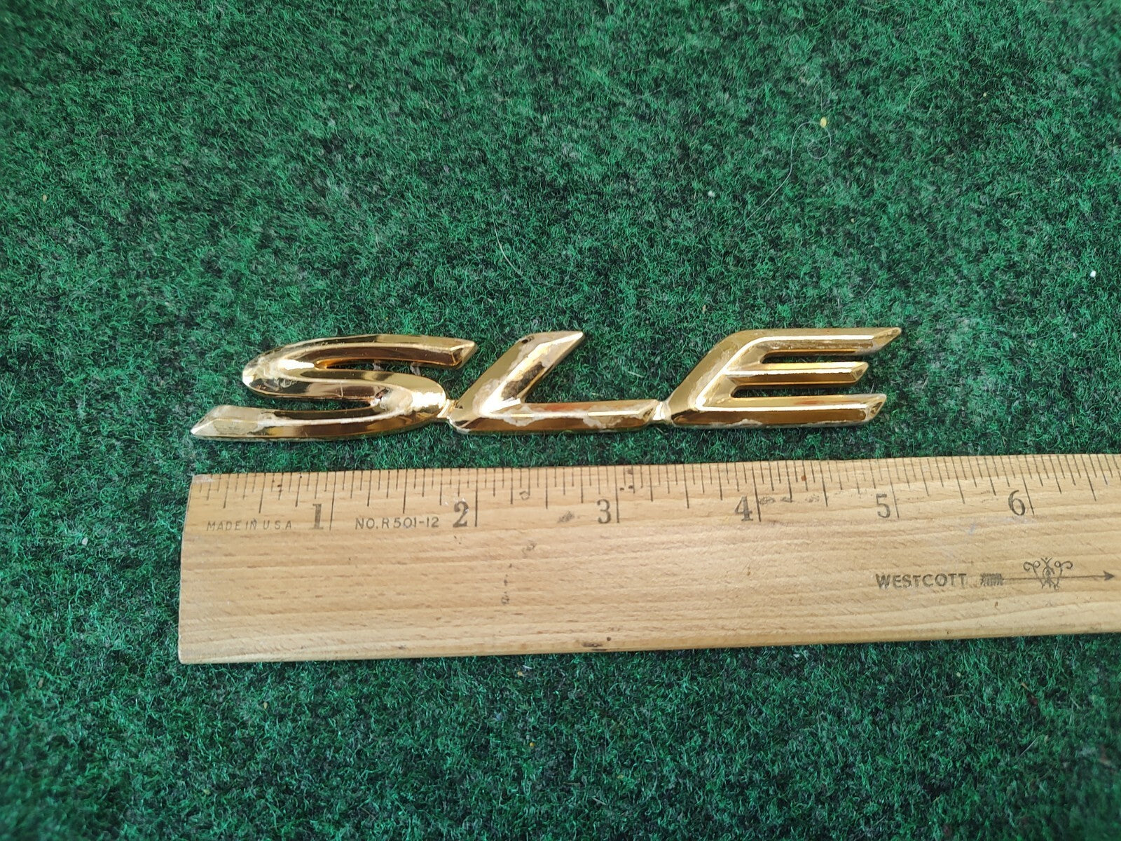TOYOTA SOLARA SLE REAR LID Gold EMBLEM LOGO BADGE SIGN  SYMBOL 3S9