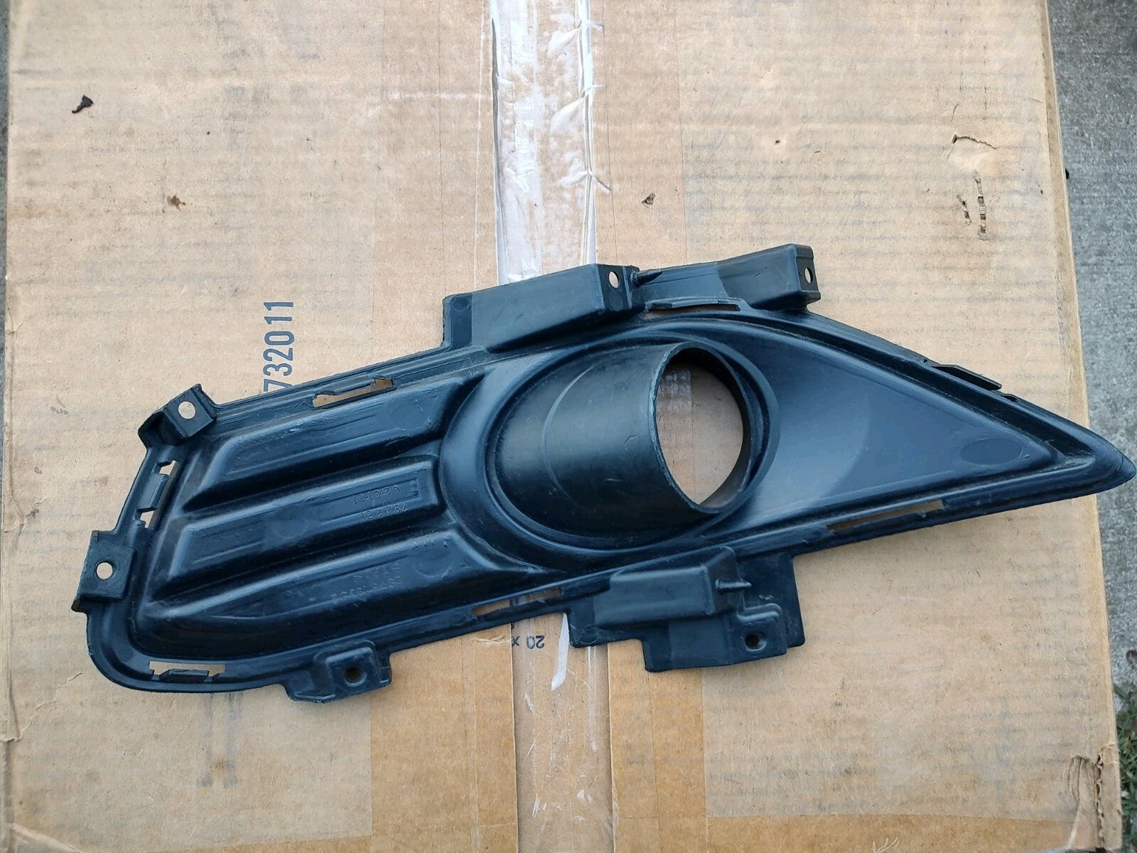 2013-2016 Ford Fusion Front RH Right Bumper Fog Lamp Cover Smooth Surface LT4