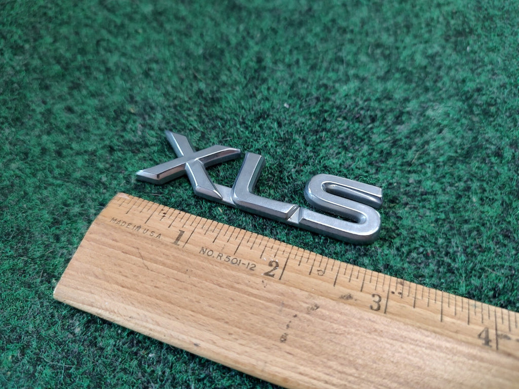 TOYOTA XLS REAR CHROME EMBLEM LOGO BADGE SIGN SYMBOL Name Plate 1S5