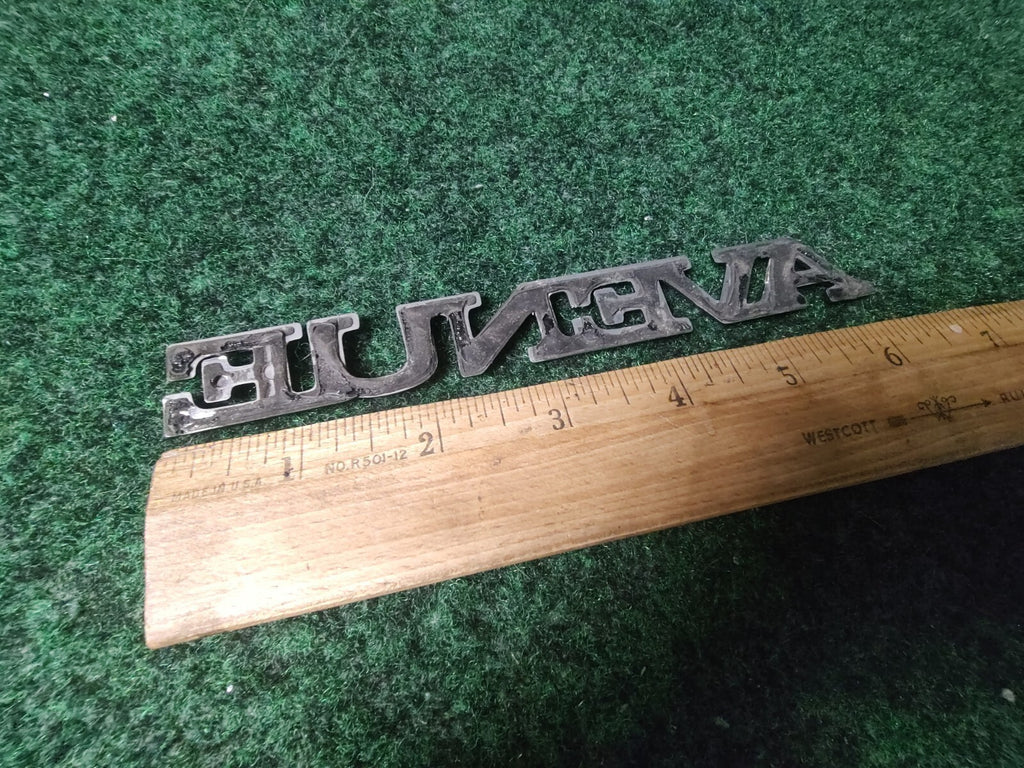 BUICK PARK AVENUE SIDE EMBLEM LOGO BADGE SYMBOL NAME PLATE BADGE 4L4
