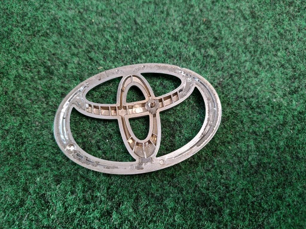 2002-2006 Toyota Camry XLE Emblem Logo Symbol Badge Rear Tailgate Chrome 1S1