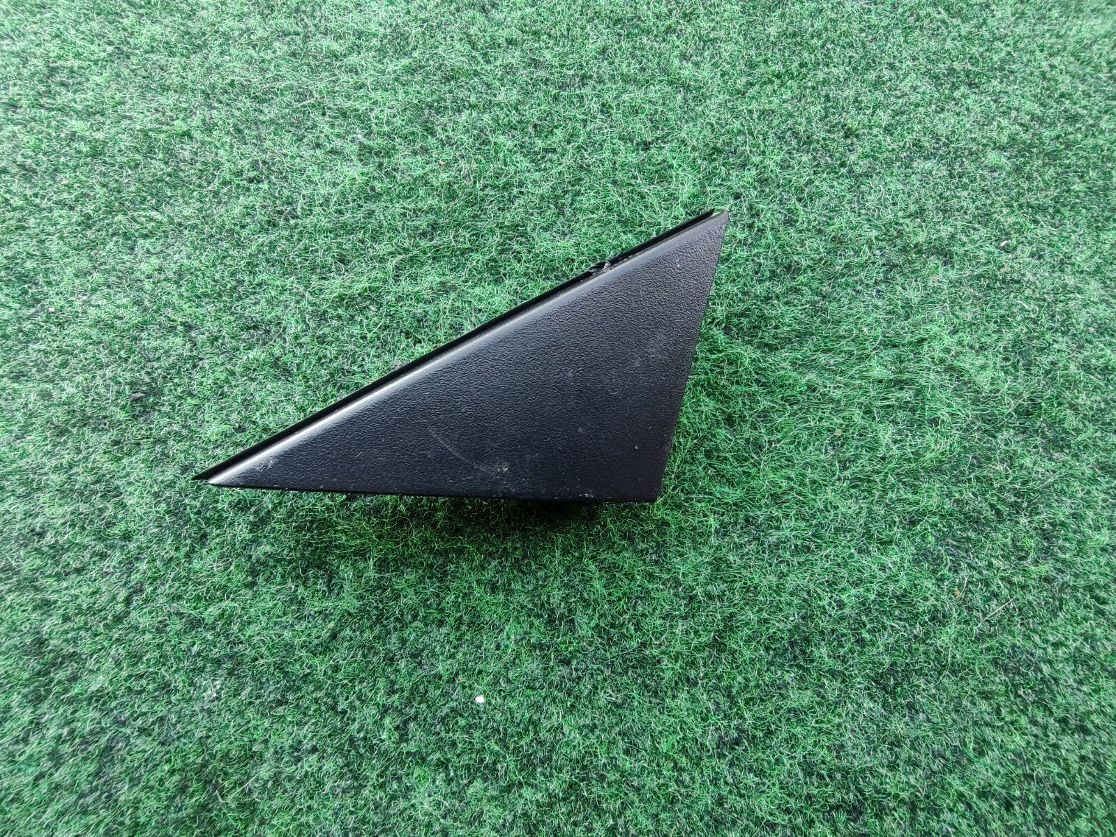 2018-2023 HYUNDAI KONA FRONT RIGHT PASSENGER SIDE FENDER CORNER TRIM OEM 10L4 20
