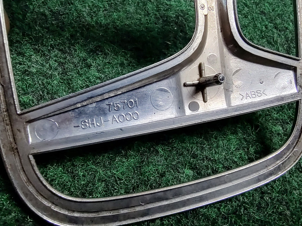 2005-2010 HONDA ODYSSEY REAR LIFTGATE EMBLEM LOGO SYMBOL 75701-SHJ-A000 OEM 2S9