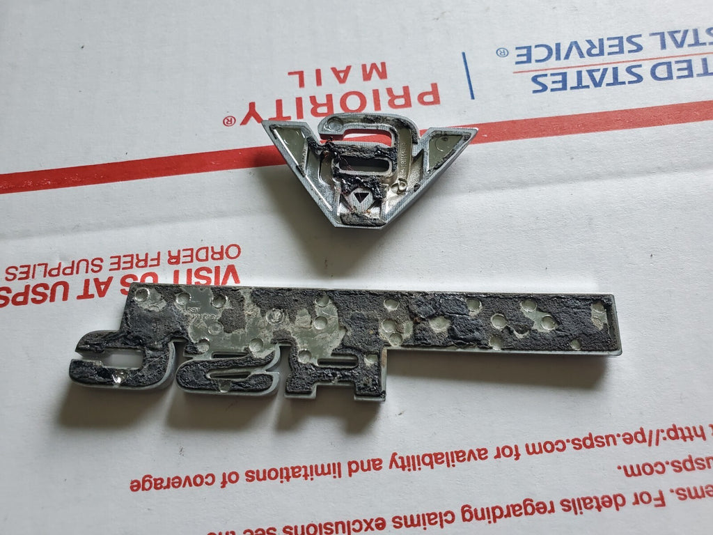 ( Ford Expedtion Explorer Rear Chrome ADVANCE TRAC RSC NAMEPLATE Emblem 3L6 V6