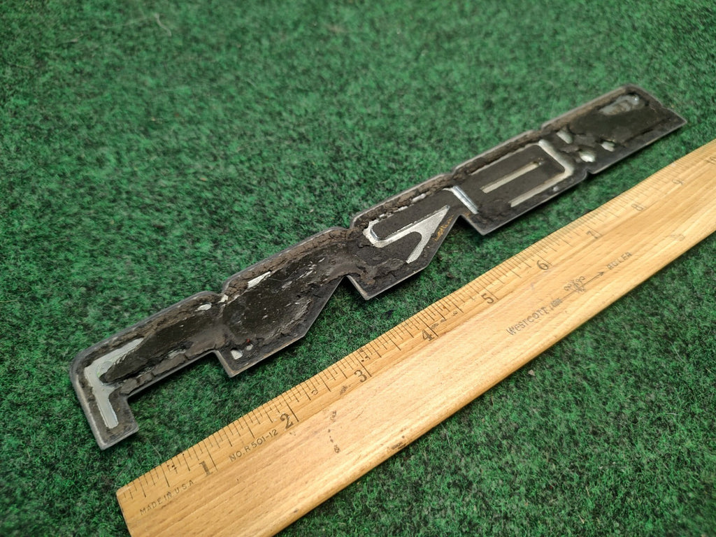GM OEM End Gate Name Plate Assembly 02-06 GMC Sierra 15755397 1S7
