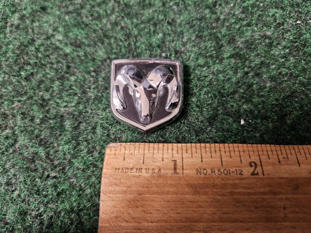 DODGE STEERING WHEEL EMBLEM RAM 1500 2500 CHARGER OEM DURANGO CARAVAN 2S5