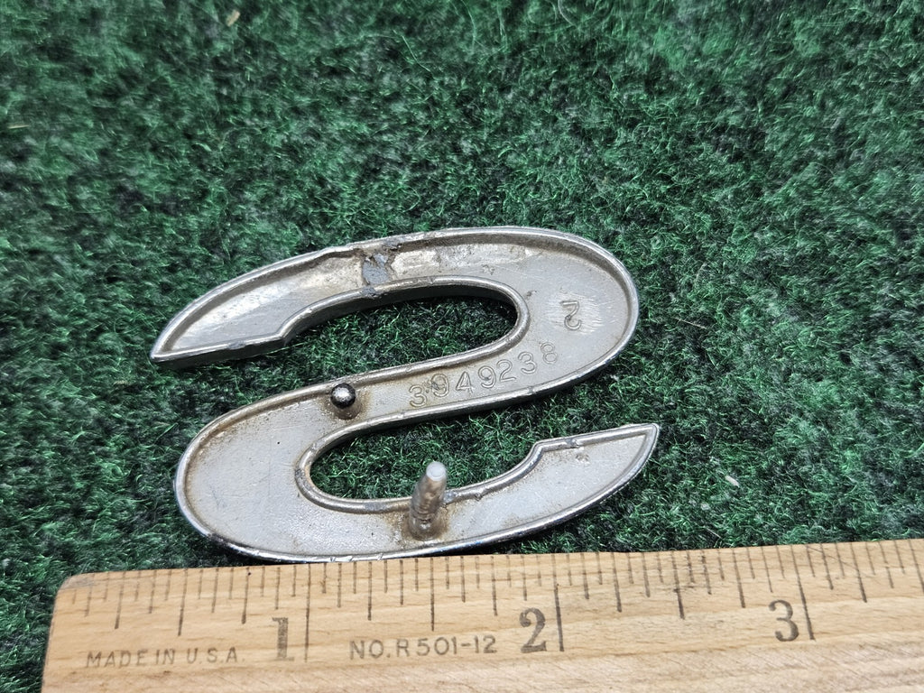 1968 -72 Chevrolet Chevy Impala SS Emblem Badge Name Plate 3949238 "S" Metal 7S9