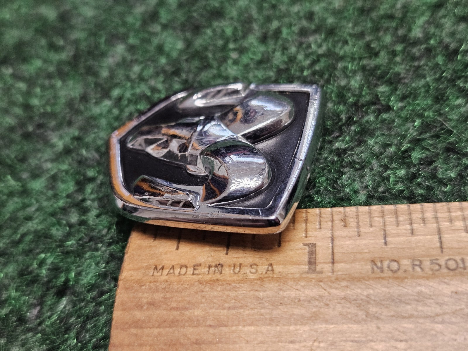 DODGE STEERING WHEEL EMBLEM RAM 1500 2500 CHARGER NITRO DURANGO CARAVAN 5M9