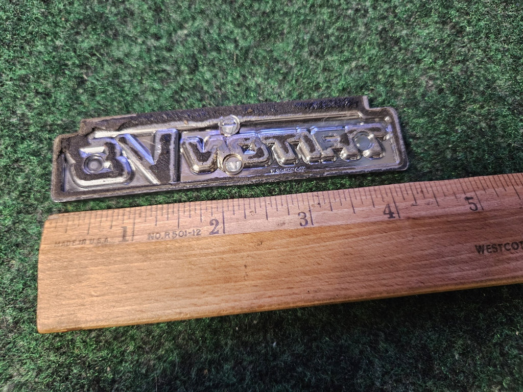 97 98 99 00 01 02 03 04 FORD F-150 TRITON V8 SIDE EMBLEM BADGE LOGO USED OEM 6L4