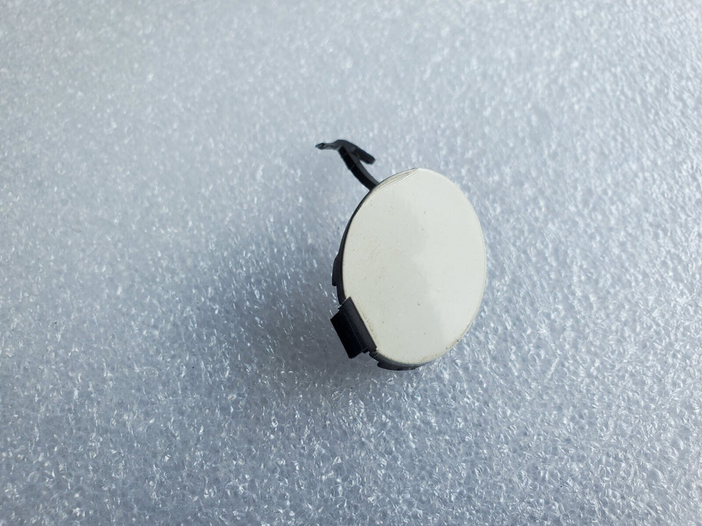 2012 2013 2014 TOYOTA CAMRY TOW HOOK CAP COVER Left OEM 52164-06040 WHITE 1L7