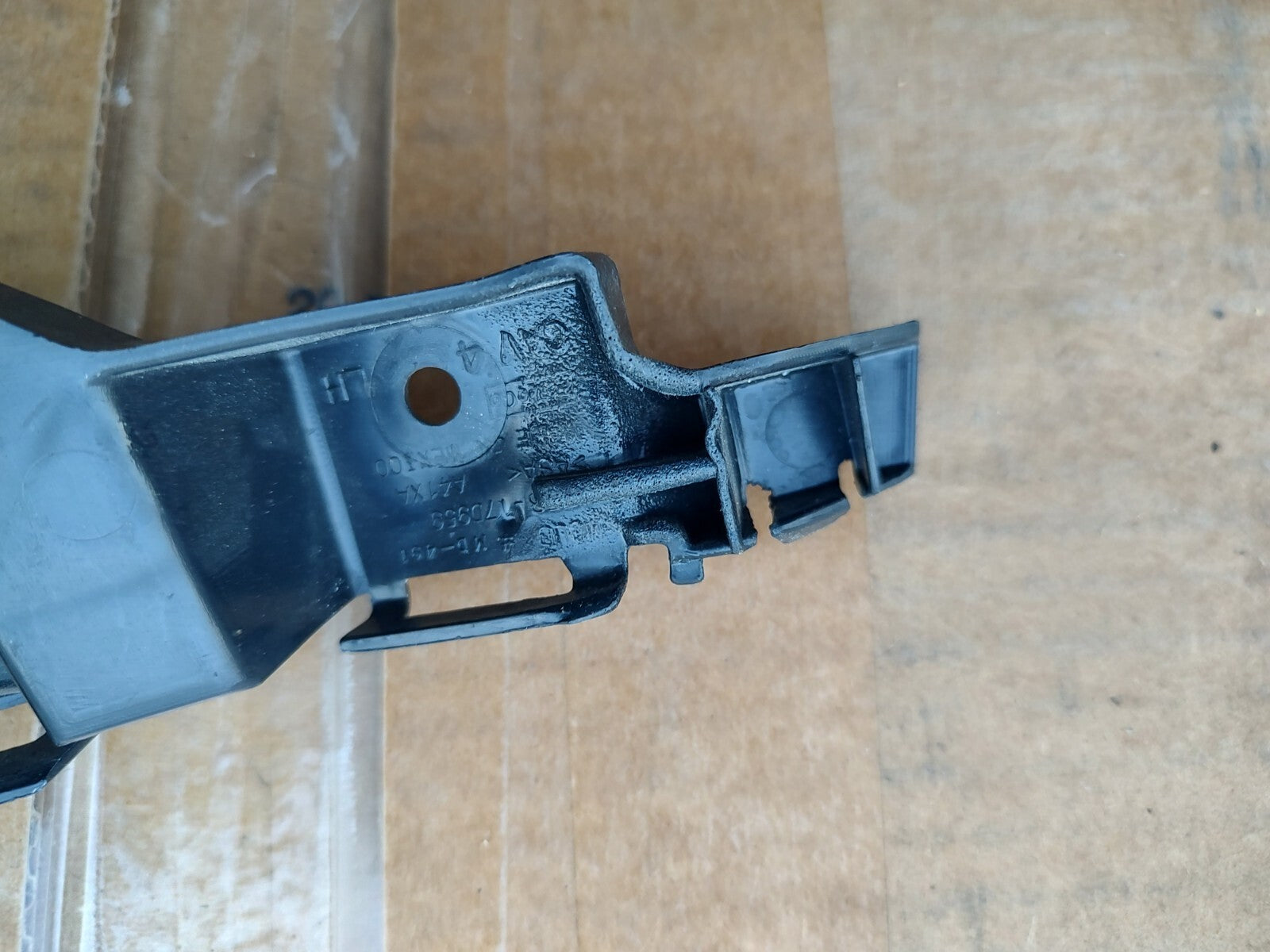 2010 2011 2012 FORD FUSION FRONT Left LH BUMPER COVER BRACKET OEM LT4