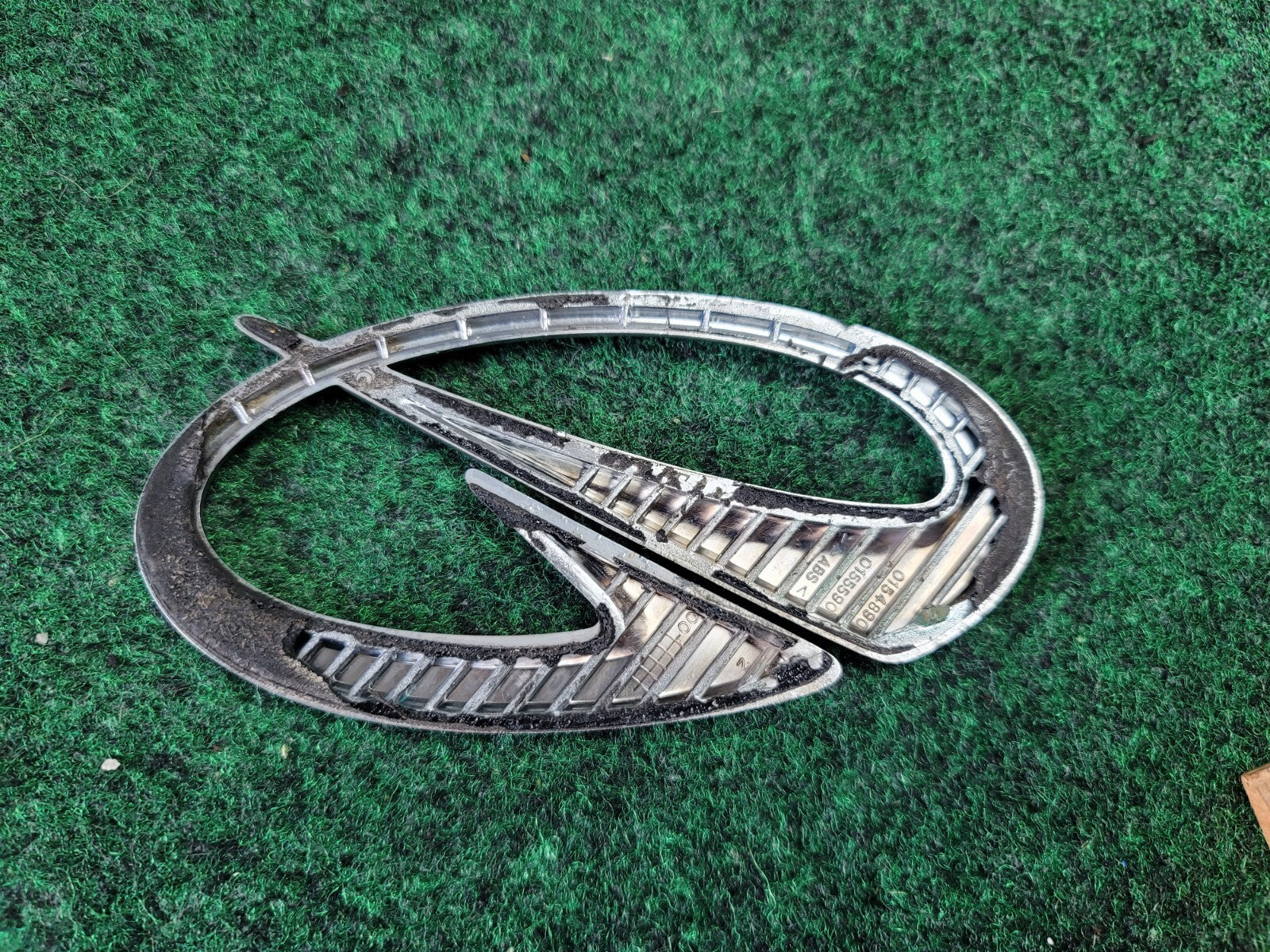 1999 2001 2002 2003 2004 Oldsmobile Aero Front Grille Badge Emblem 0154890 OEM