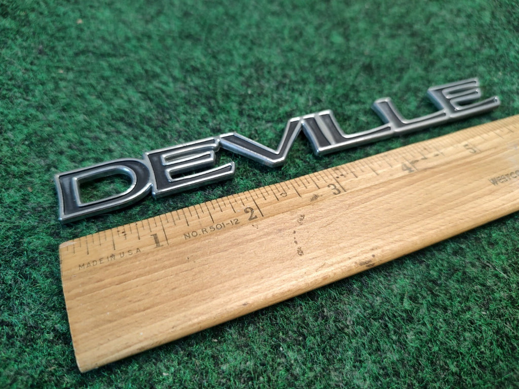 1994-1999 CADILLAC DEVILLE SIDE EMBLEM LOGO BADGE SYMBOL SIGN Name Plate 2S8