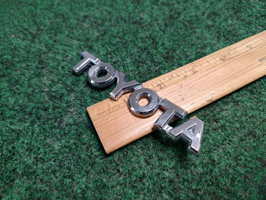 TOYOTA 04-08 Solara 09-11 Matrix Rear Trunk Lid Hatch Emblem OEM 75447-AA040 4S4
