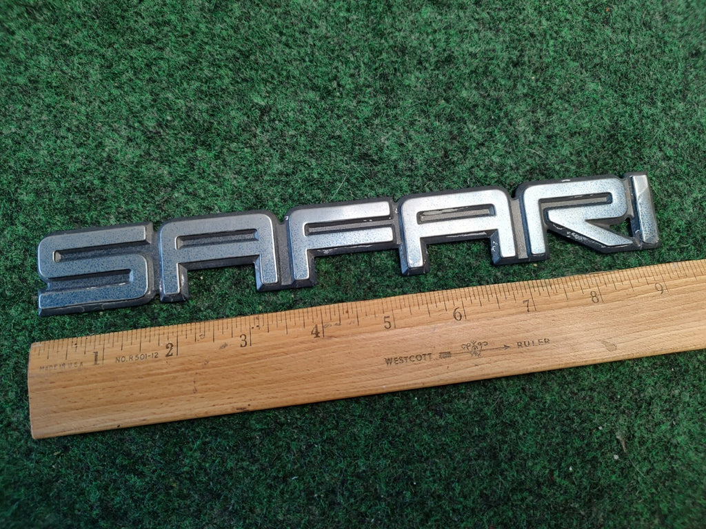 1995-2005 GMC Safari Front Door Nameplate Badge Emblem 15690680 OEM 4S4